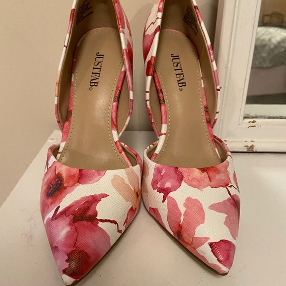 Flower Print Pumps - Picture 3 of 3